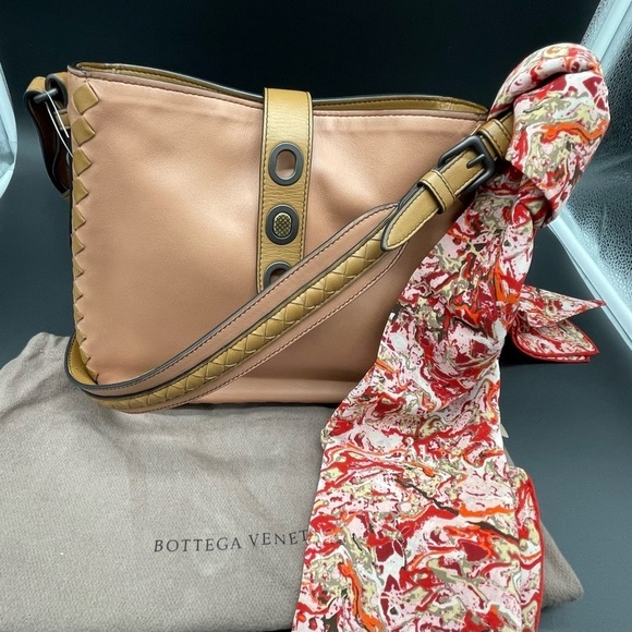 NEW Bottega Veneta Intrecciato Leather Tote and Bottega Veneta Silk Scarf Bundle - Picture 1 of 10